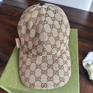 Gucci hat size small